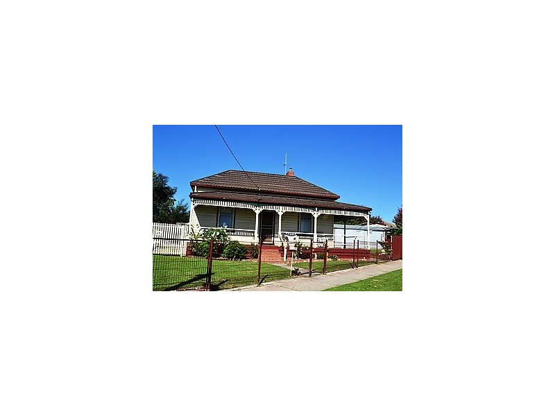 13 Gordon Cres, Seymour VIC 3660