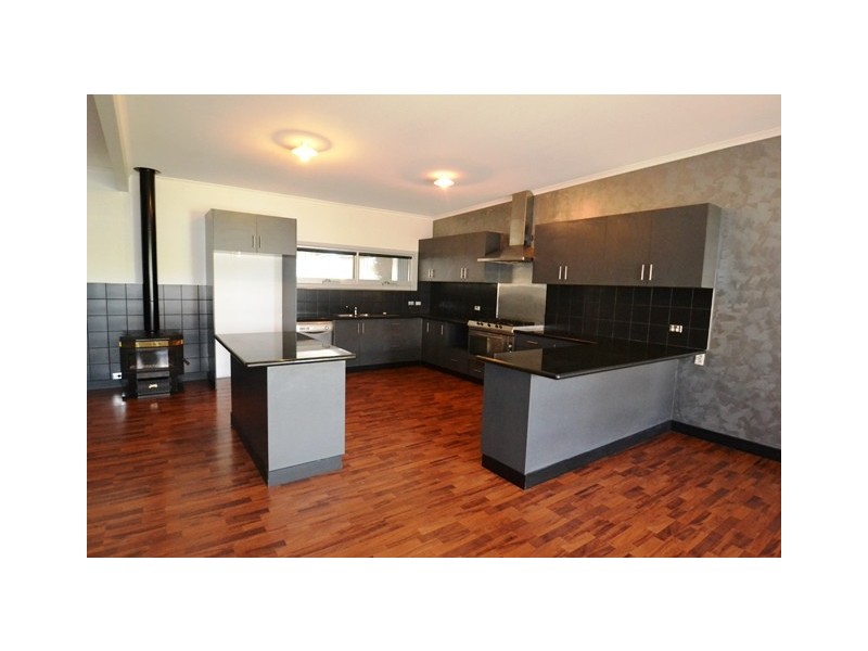 27 Highlands Road, Seymour VIC 3660