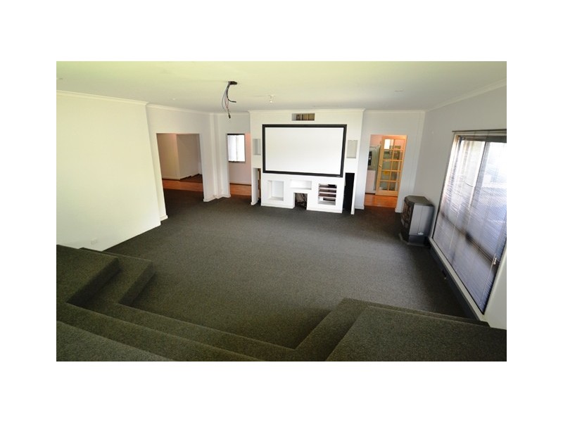 27 Highlands Road, Seymour VIC 3660