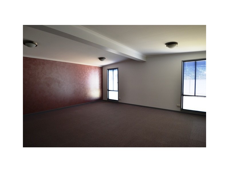 27 Highlands Road, Seymour VIC 3660