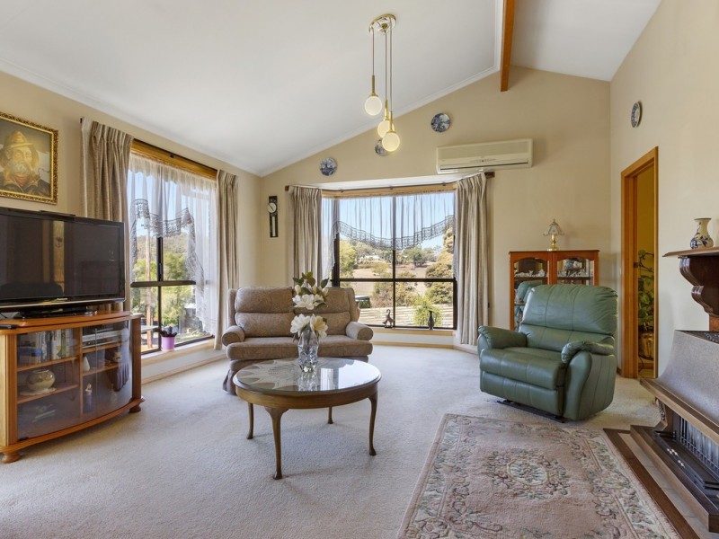 14 Priestley Crescent, Seymour VIC 3660