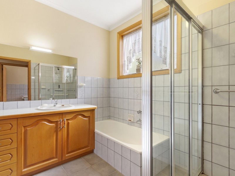 14 Priestley Crescent, Seymour VIC 3660