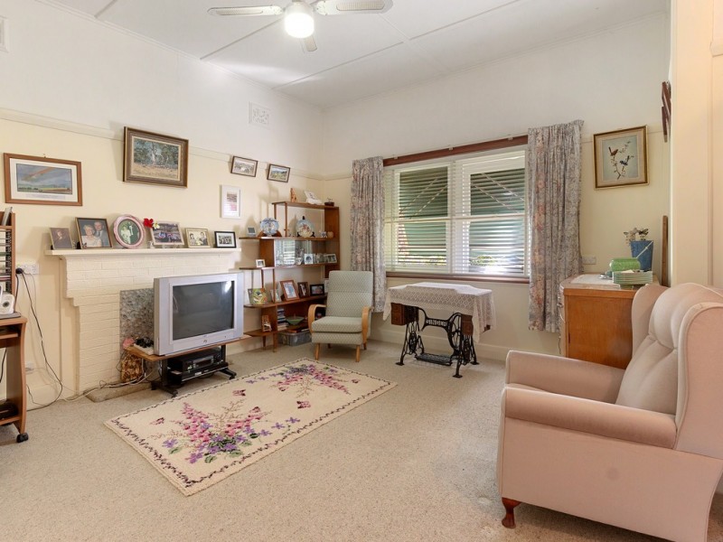 5 The Avenue, Seymour VIC 3660