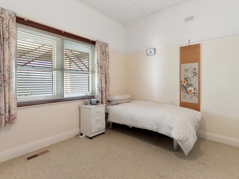 5 The Avenue, Seymour VIC 3660