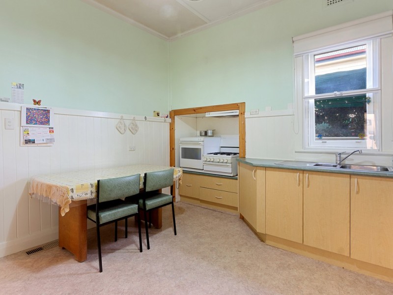 5 The Avenue, Seymour VIC 3660
