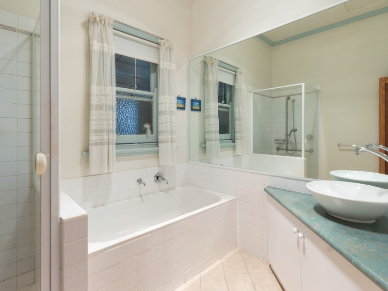 5 The Avenue, Seymour VIC 3660