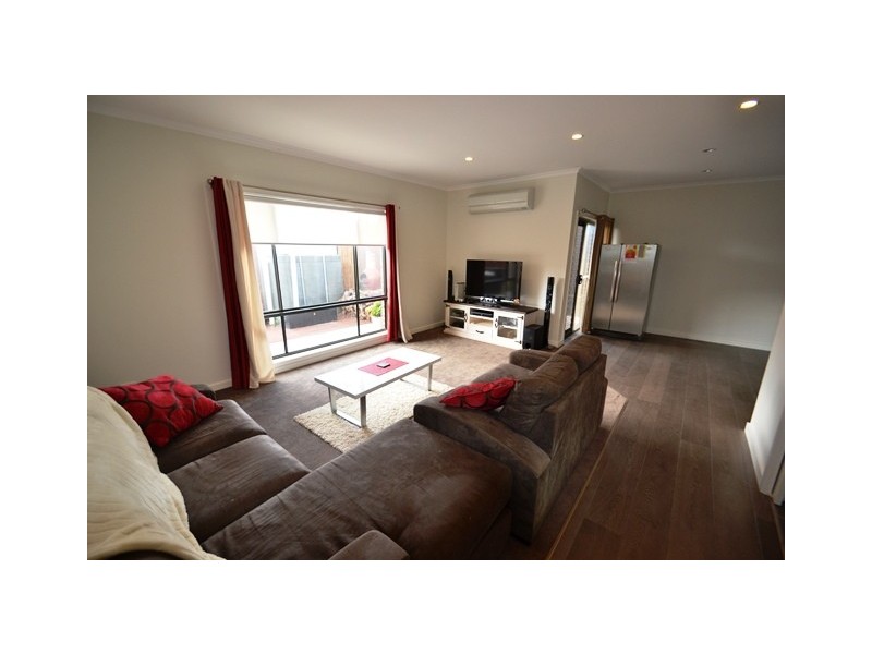 3/8 President Street, Seymour VIC 3660