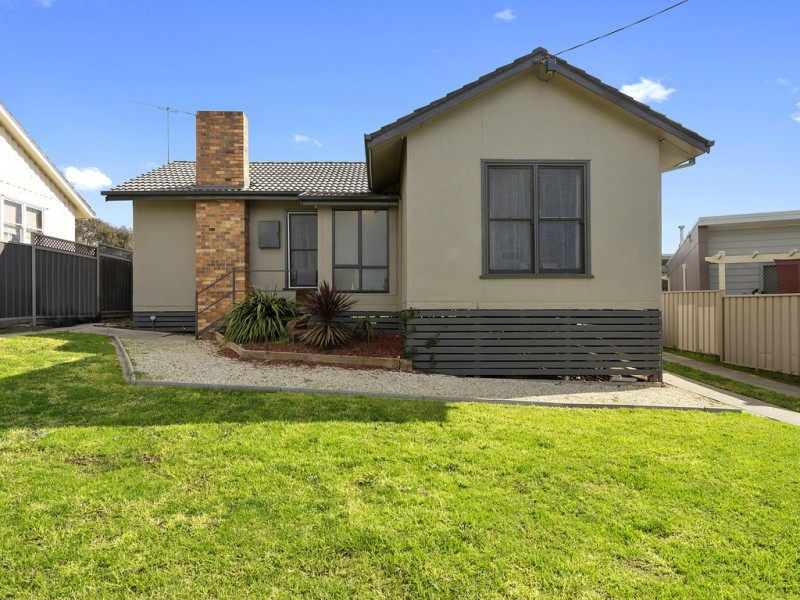 16 Chisholm Crescent, Seymour VIC 3660