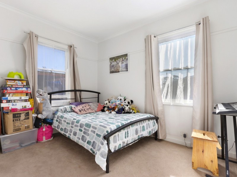 16 Chisholm Crescent, Seymour VIC 3660