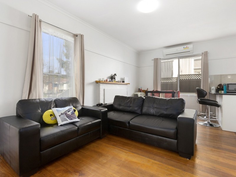 16 Chisholm Crescent, Seymour VIC 3660