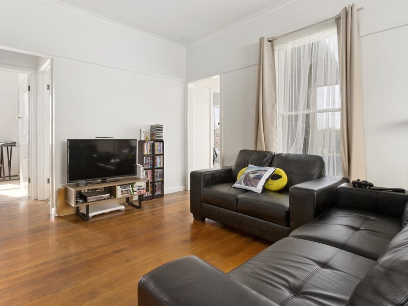 16 Chisholm Crescent, Seymour VIC 3660