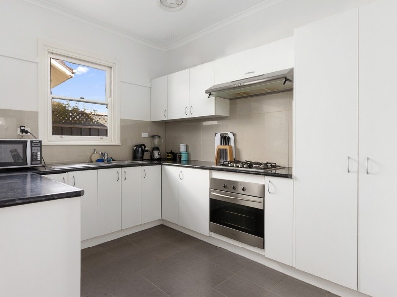 16 Chisholm Crescent, Seymour VIC 3660