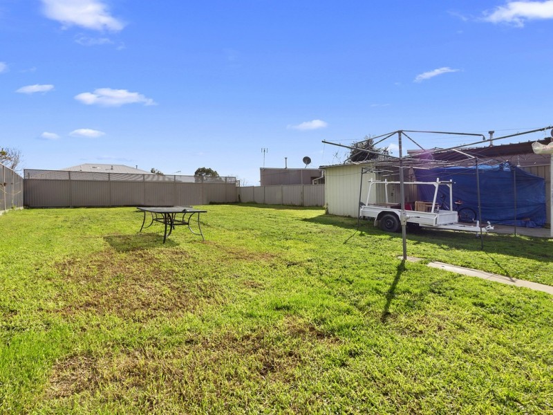 16 Chisholm Crescent, Seymour VIC 3660