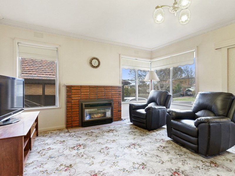 8 Guild Street, Seymour VIC 3660