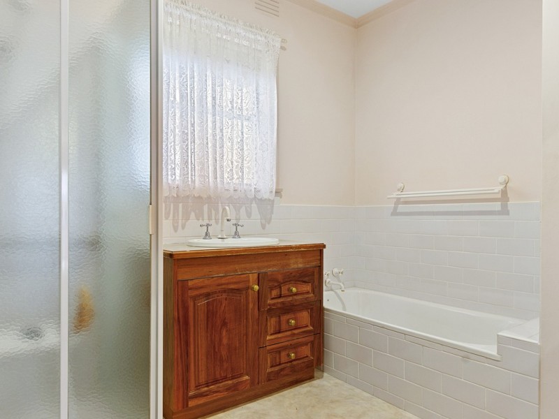 8 Guild Street, Seymour VIC 3660