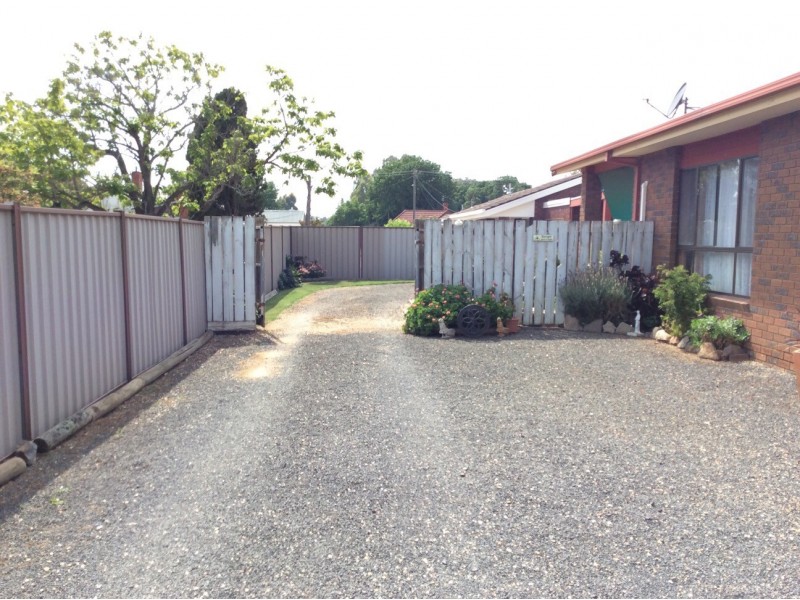 2/18 Moyle Crescent, Seymour VIC 3660