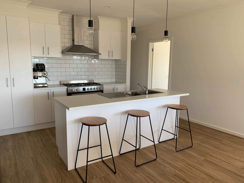 8 Delma Crescent, Seymour VIC 3660