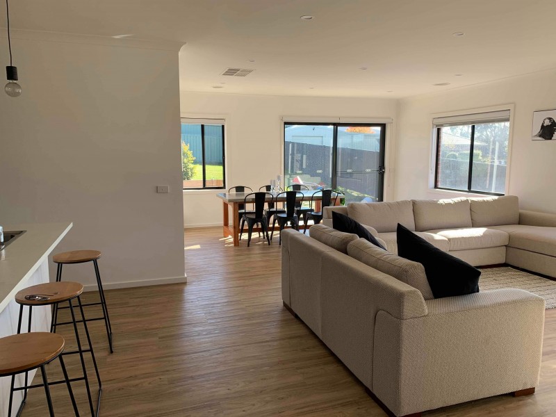 8 Delma Crescent, Seymour VIC 3660