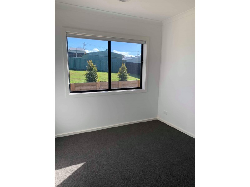 8 Delma Crescent, Seymour VIC 3660