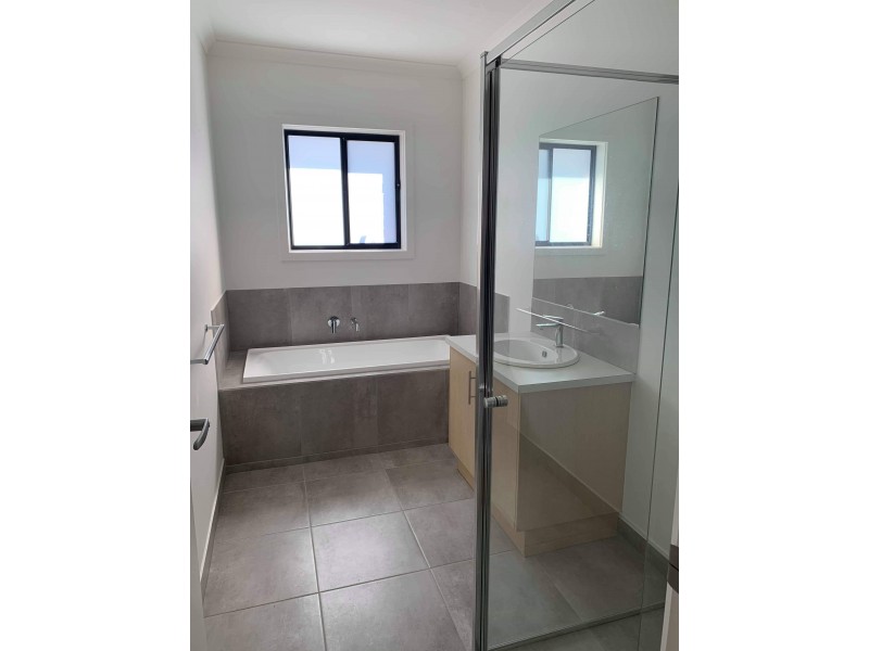 8 Delma Crescent, Seymour VIC 3660