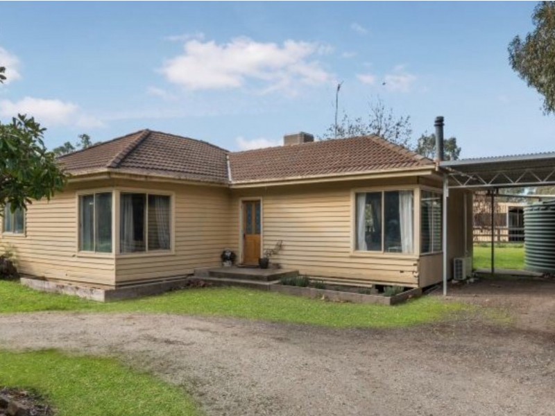 130 Hall Lane, Whiteheads Creek VIC 3660