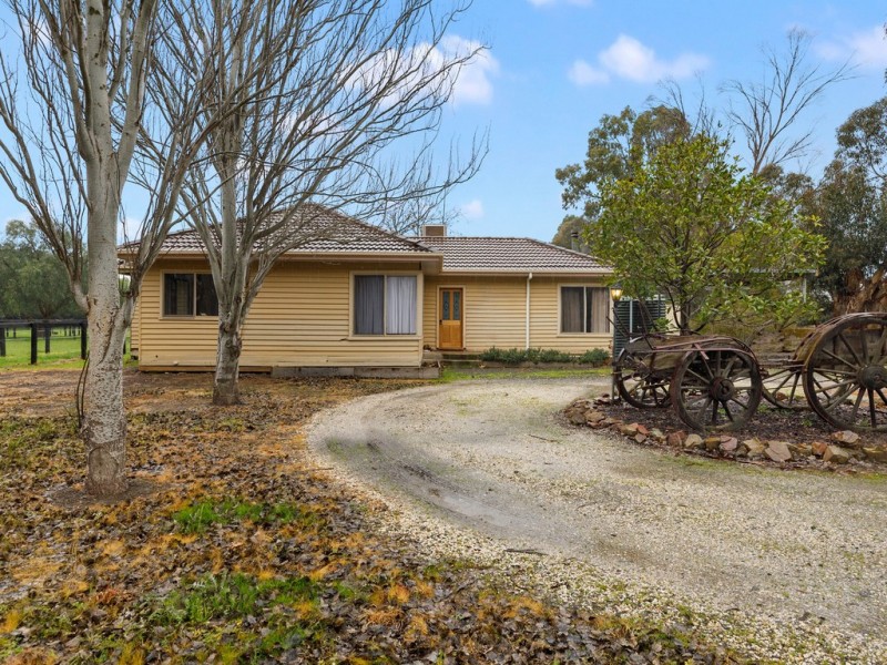 130 Hall Lane, Whiteheads Creek VIC 3660