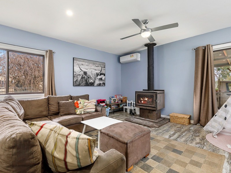 130 Hall Lane, Whiteheads Creek VIC 3660