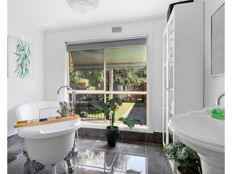 17 De Boos Street, Euroa VIC 3666