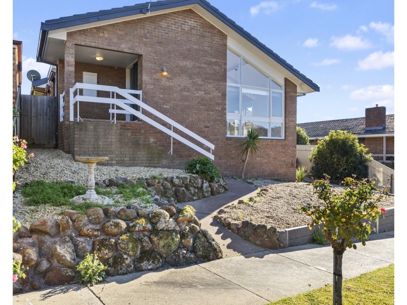 10 Priestley Crescent, Seymour VIC 3660