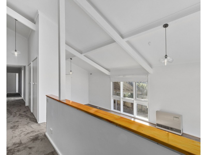 10 Priestley Crescent, Seymour VIC 3660