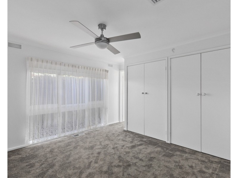 10 Priestley Crescent, Seymour VIC 3660