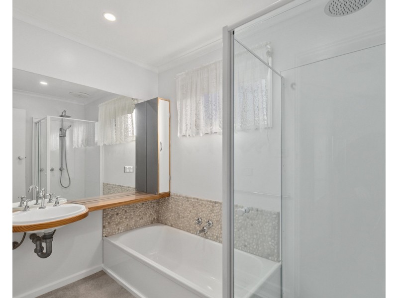 10 Priestley Crescent, Seymour VIC 3660