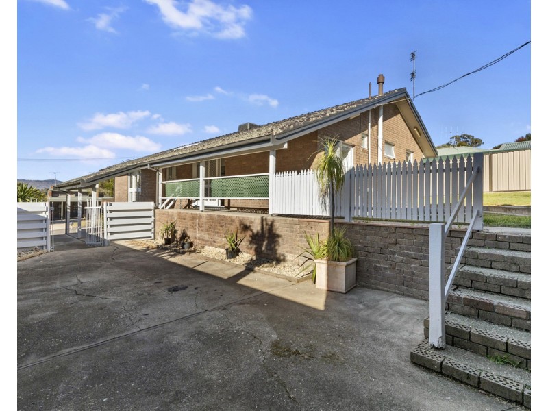 10 Priestley Crescent, Seymour VIC 3660