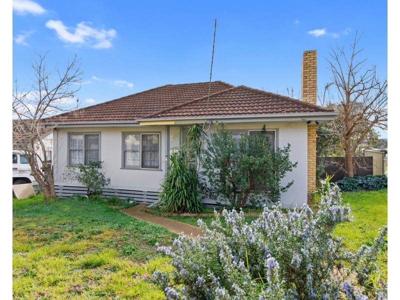 42 Chisholm Crescent, Seymour VIC 3660