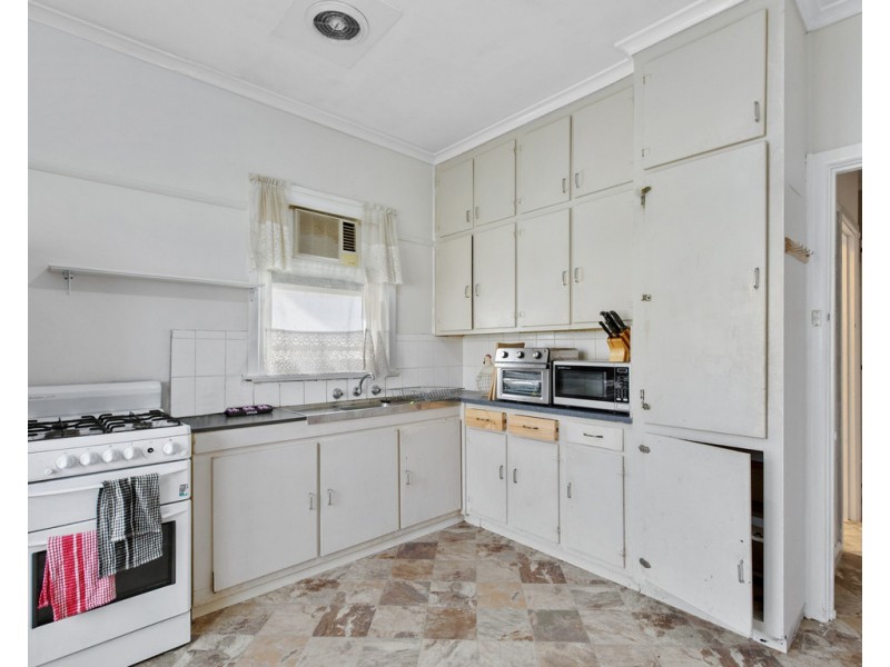 42 Chisholm Crescent, Seymour VIC 3660