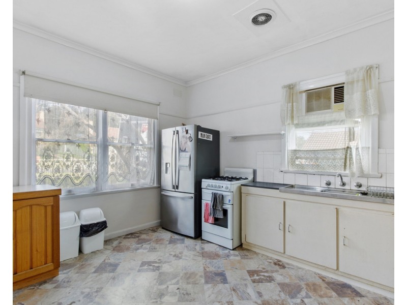 42 Chisholm Crescent, Seymour VIC 3660