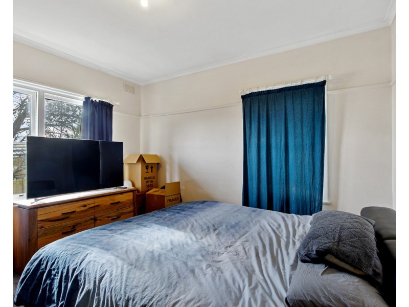 42 Chisholm Crescent, Seymour VIC 3660