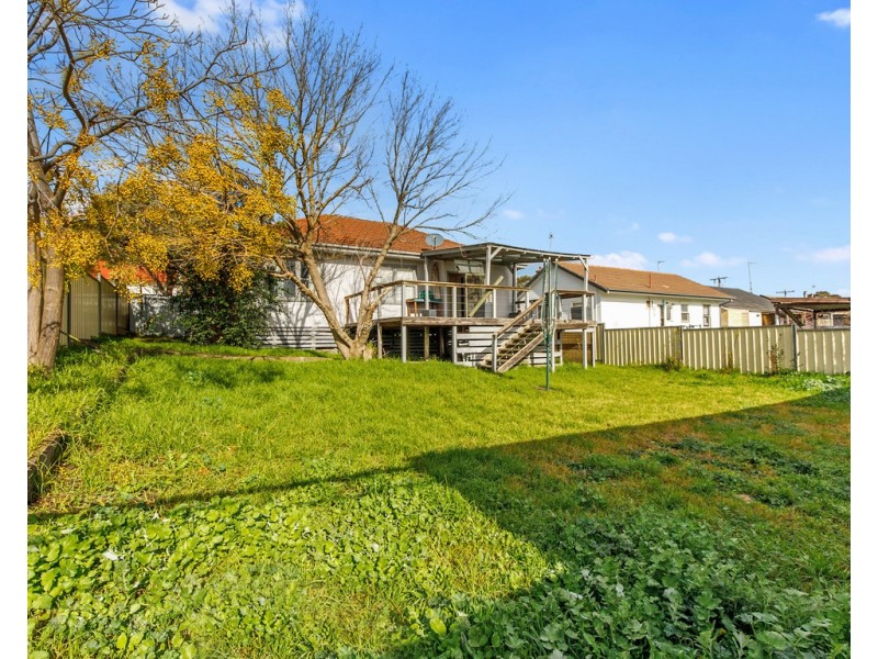 42 Chisholm Crescent, Seymour VIC 3660