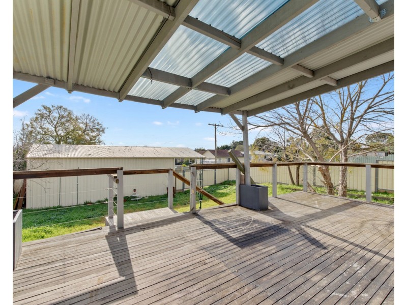 42 Chisholm Crescent, Seymour VIC 3660