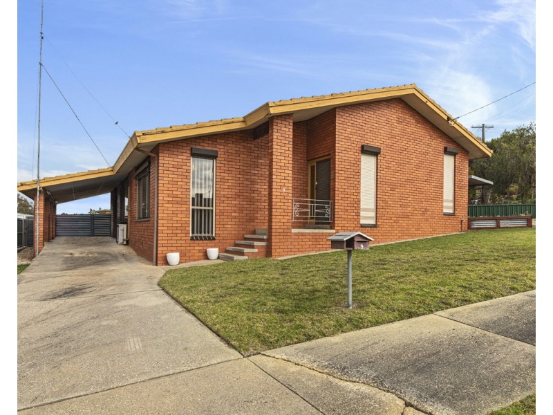 9 Priestley Crescent, Seymour VIC 3660