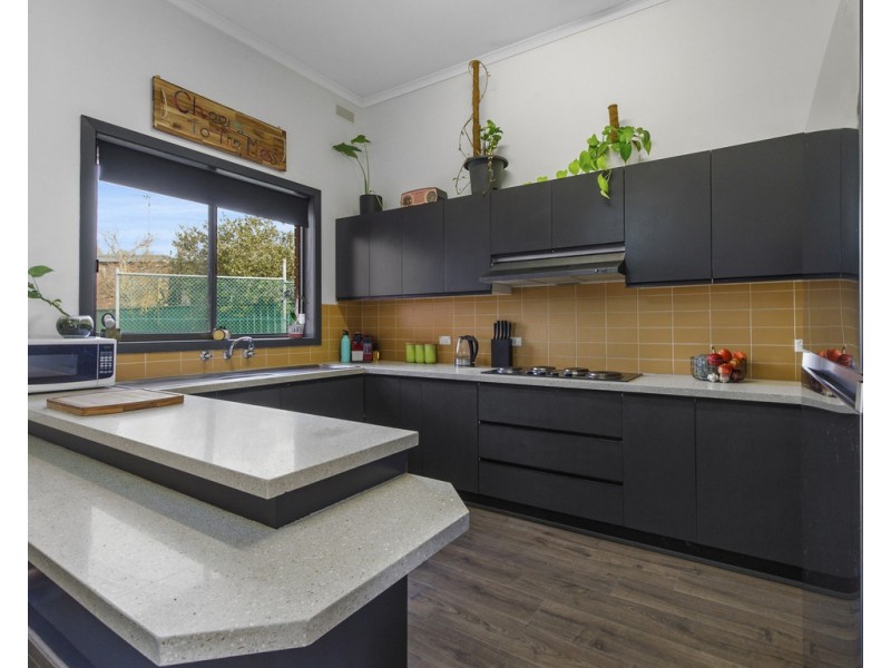 9 Priestley Crescent, Seymour VIC 3660