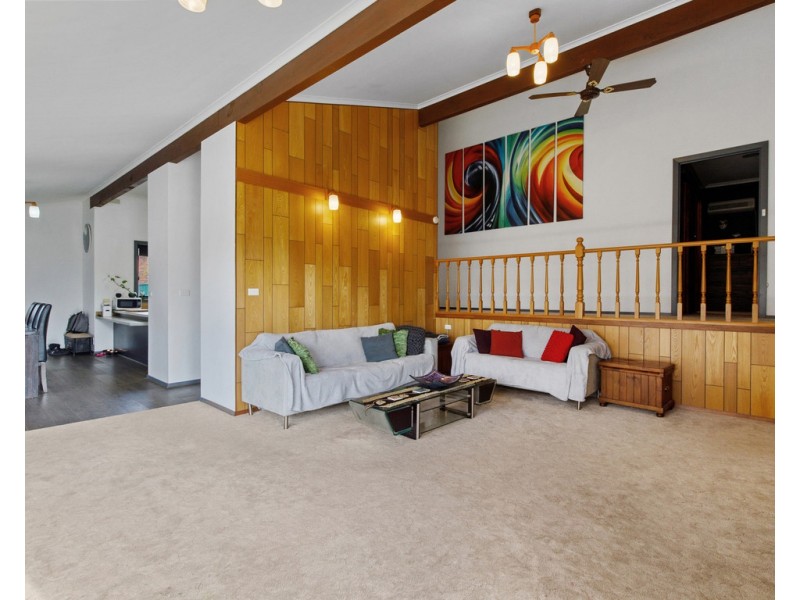 9 Priestley Crescent, Seymour VIC 3660