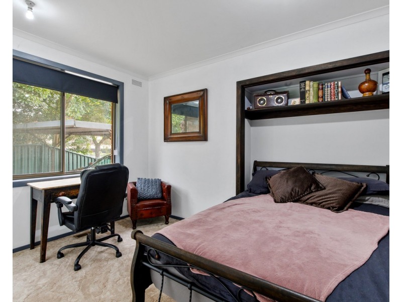 9 Priestley Crescent, Seymour VIC 3660