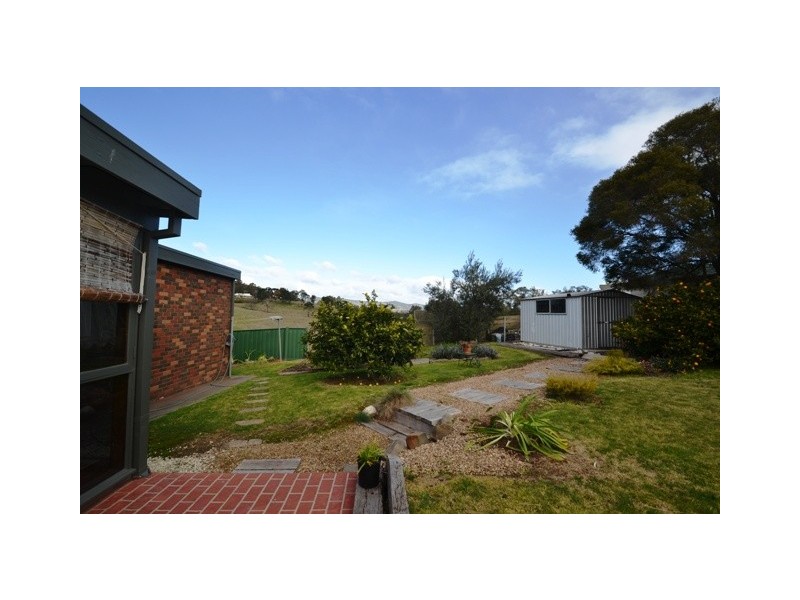 11 Priestley, Seymour VIC 3660