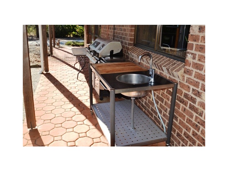 110 Dawe Rd, Seymour VIC 3660