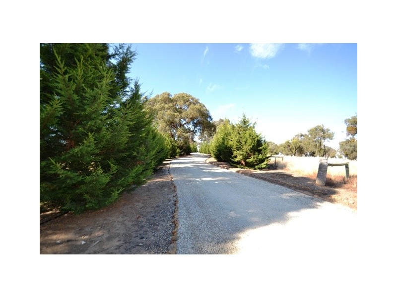 110 Dawe Rd, Seymour VIC 3660