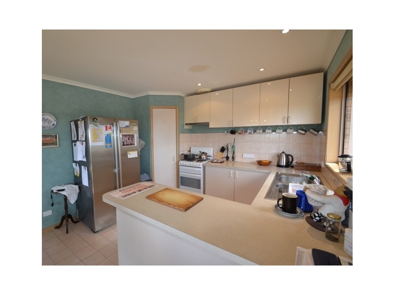 42 Monash Drive, Seymour VIC 3660