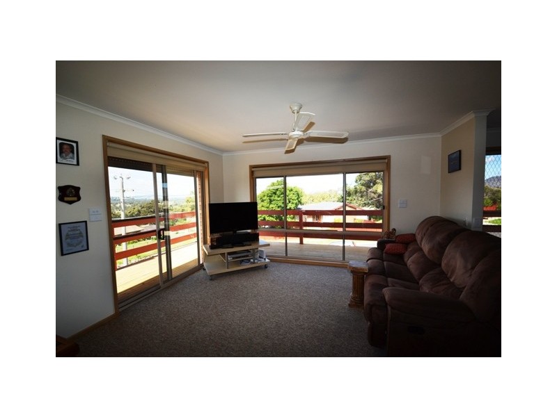 42 Monash Drive, Seymour VIC 3660