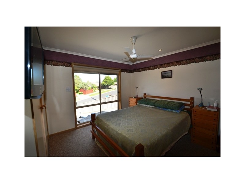 42 Monash Drive, Seymour VIC 3660
