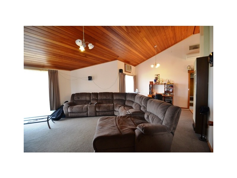 17 Hanley Crescent, Seymour VIC 3660